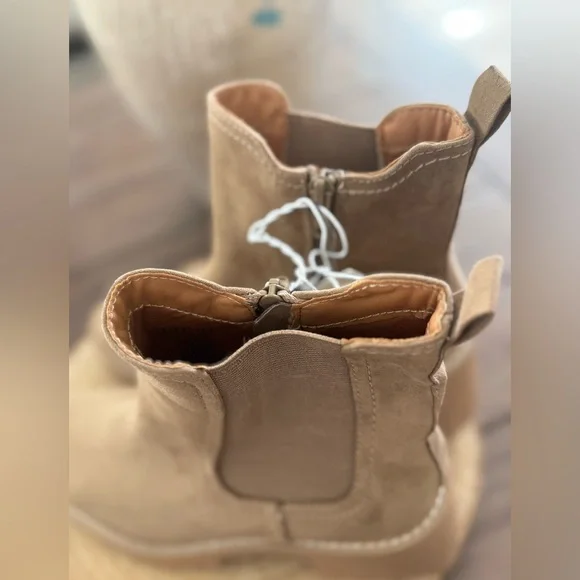 Nwt Women's Block Heel Chelsea Boots Faux Suede Memory Foam Universal Thread - Picture 7 of 12